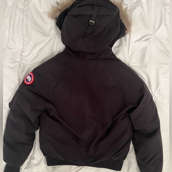 MEDIUM WOMENS CANADA GOOSE - Picture 4 of 4